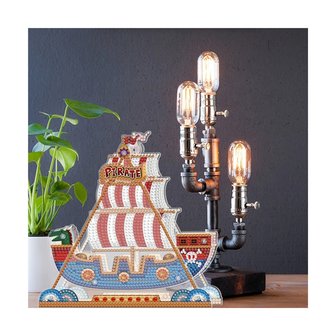 OP=OP Diamond Painting Piraten Schip op standaard 04 (20cm)