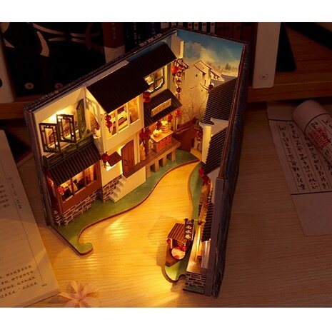 Miniatuur zelfbouw huisje Book Nook TC10 (inclusief verlichting en dust cover)