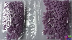 Nummer 210 vierkante steentjes (klein)